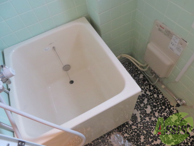 バス・シャワールーム　追い焚き機能付きですのでいつでも温かいお風呂に入れます。