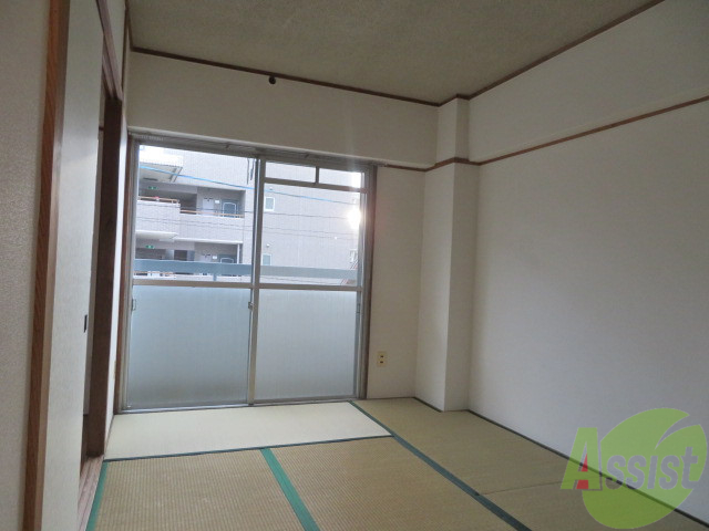 その他部屋・スペース　陽がたくさん入ってきて毎朝の目覚めが良くなりそうな寝室です。