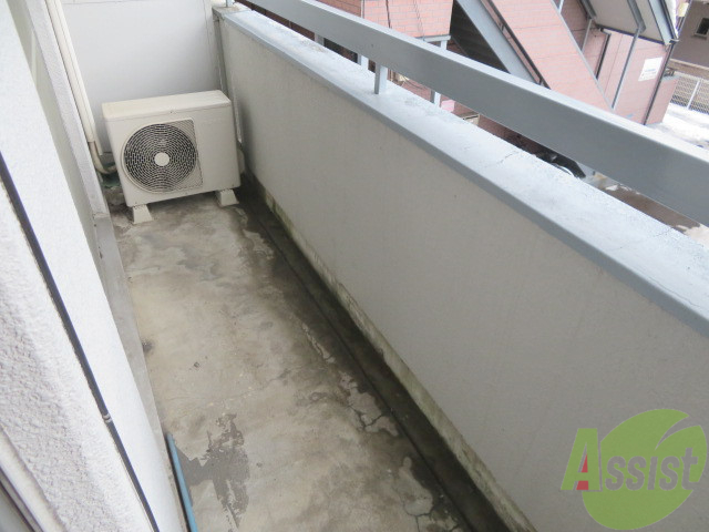 バルコニー　バルコニーはこちらです。広いのでのびのびと作業ができますね