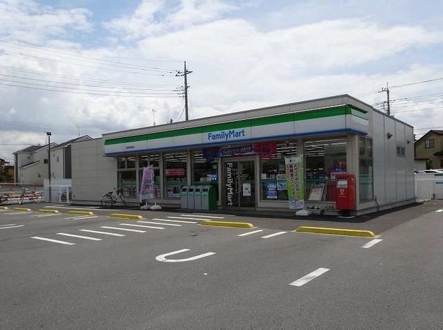 コンビニ　ファミリーマート（コンビニ）まで400m