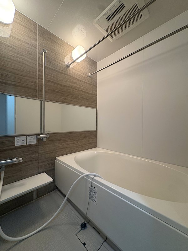 バス・シャワールーム　循環式追い炊き機能つきです。