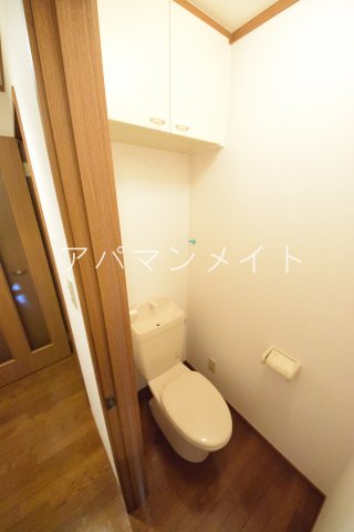 トイレ　上部収納あります