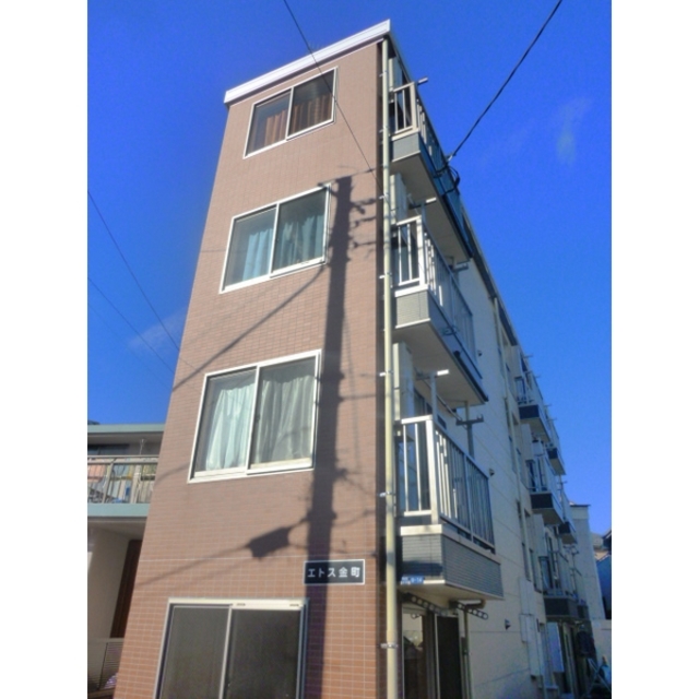 建物外観　４階建ての賃貸マンション