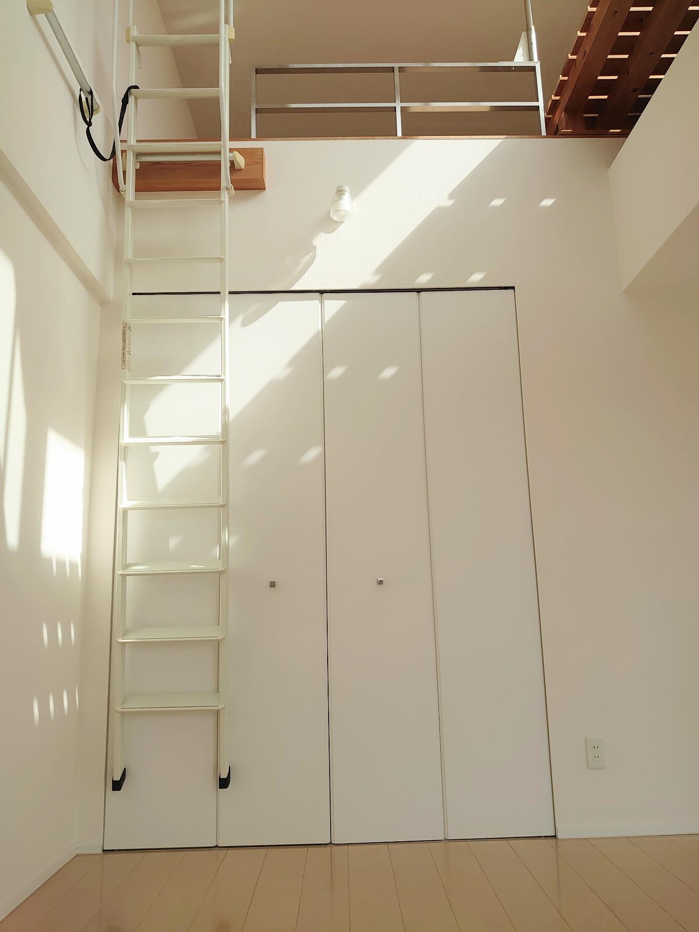 収納　トゥレーヌ北花田　ロフトに上らないときは梯子もかけて