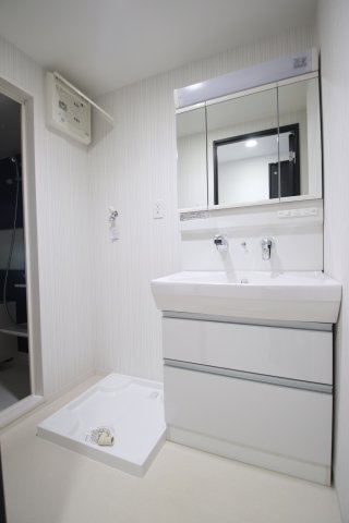 洗面設備　使いやすい独立洗面台です