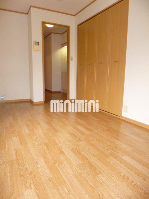 居室・リビング　明るい陽が差し込むリビングです。