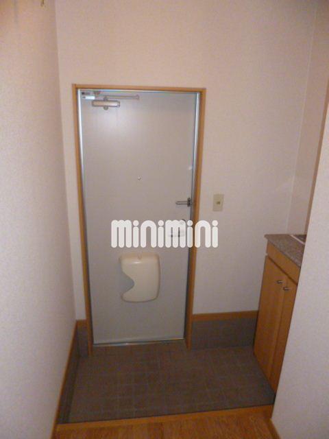 玄関　下駄箱・玄関ポスト付きの玄関です。