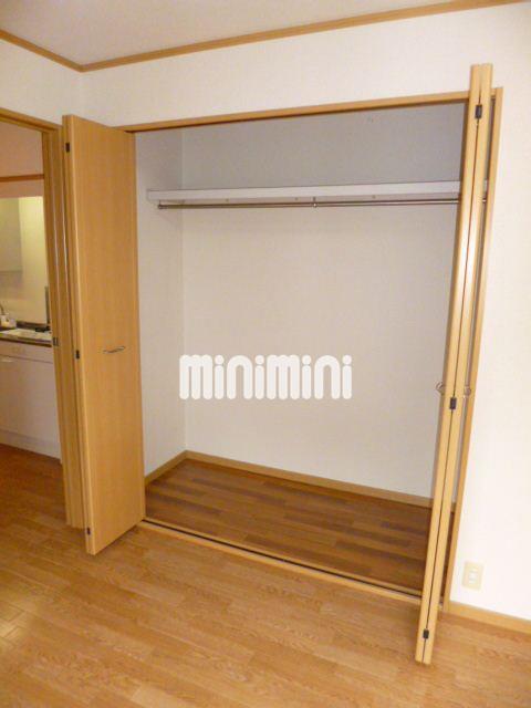 収納　服がかけれるクローゼットタイプの収納です。