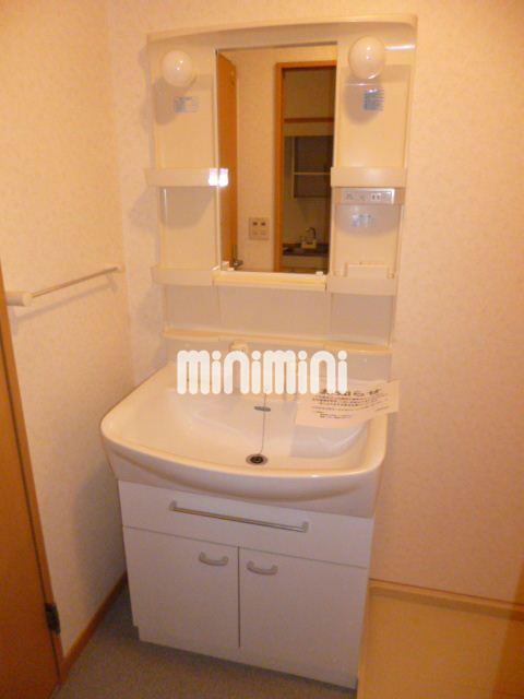 洗面設備　綺麗な洗面化粧台です。