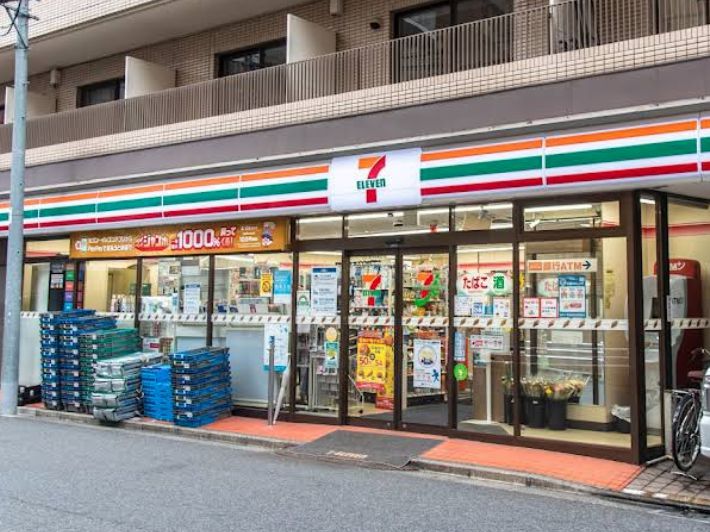 コンビニ　セブン-イレブン 港区麻布十番３丁目店（コンビニ）まで128m