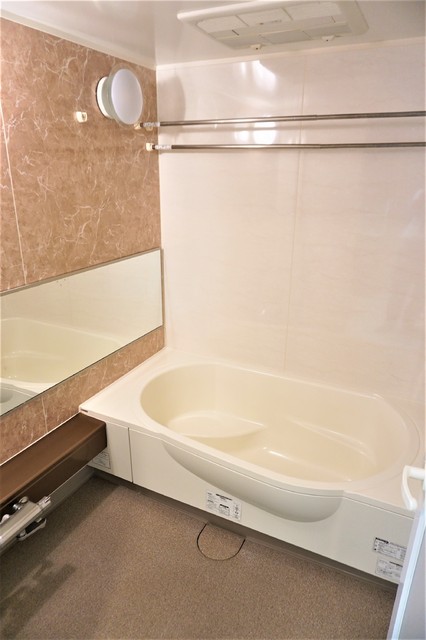 バス・シャワールーム　追焚給湯付きバス※同タイプ参考写真