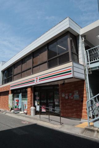 コンビニ　セブンイレブン（コンビニ）まで230m