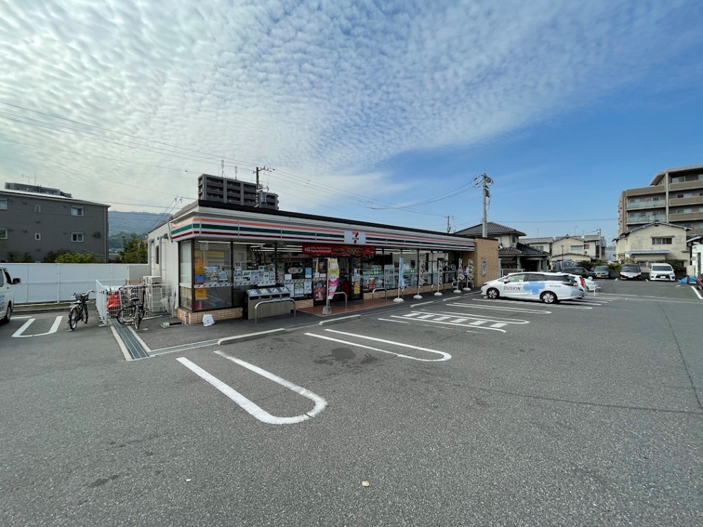 コンビニ　セブンイレブン 広島八幡東3丁目店（コンビニ）まで612m
