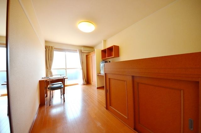 その他部屋・スペース　1階はフローリング・2階は絨毯仕様