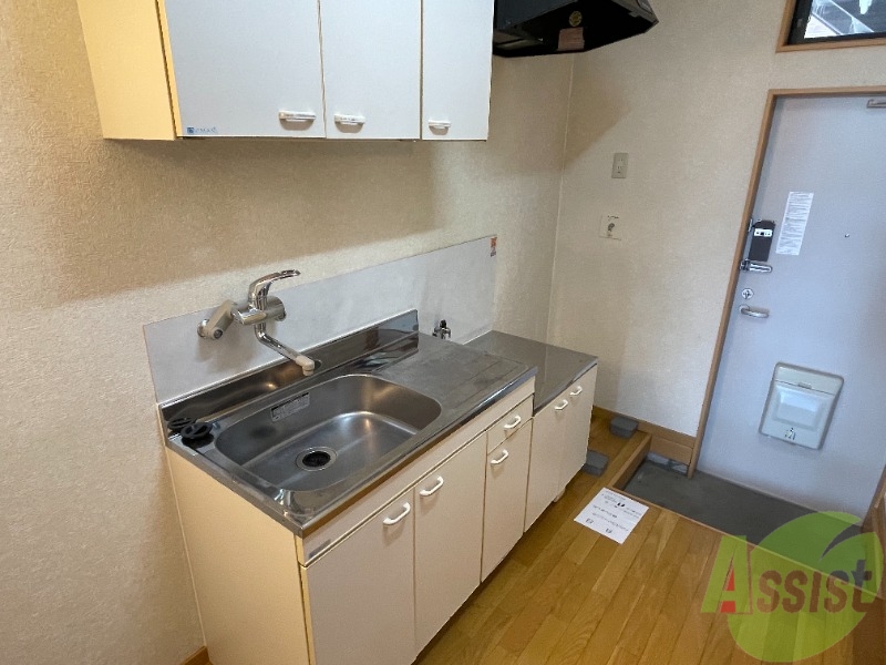 キッチン　キッチンにはガスコンロを設置して使用してください。