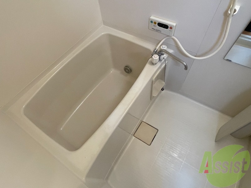 バス・シャワールーム　追い焚き機能が付いているのでいつでも温かいお風呂に入れますよ