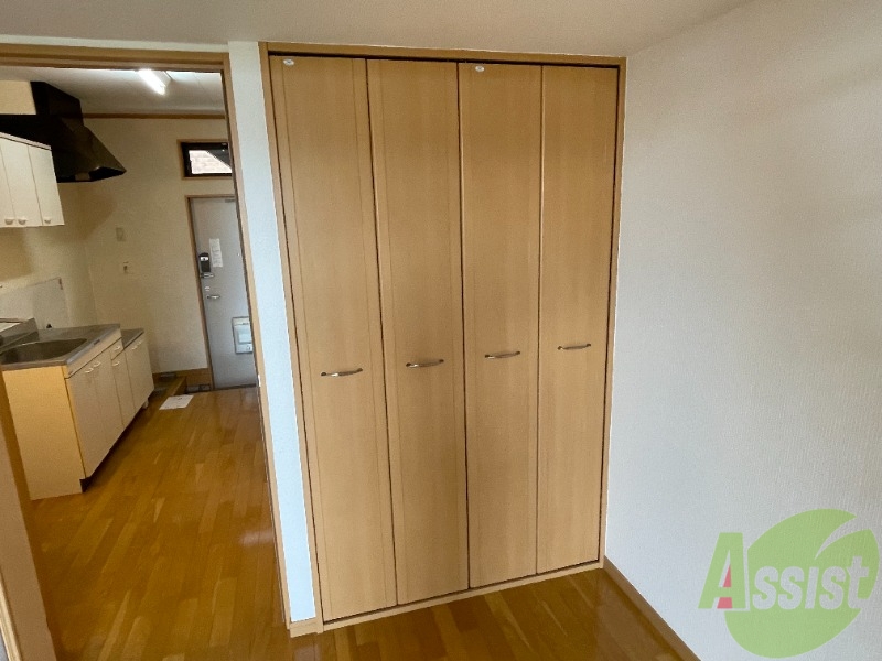 収納　収納はこちらのクローゼットをお使いください。