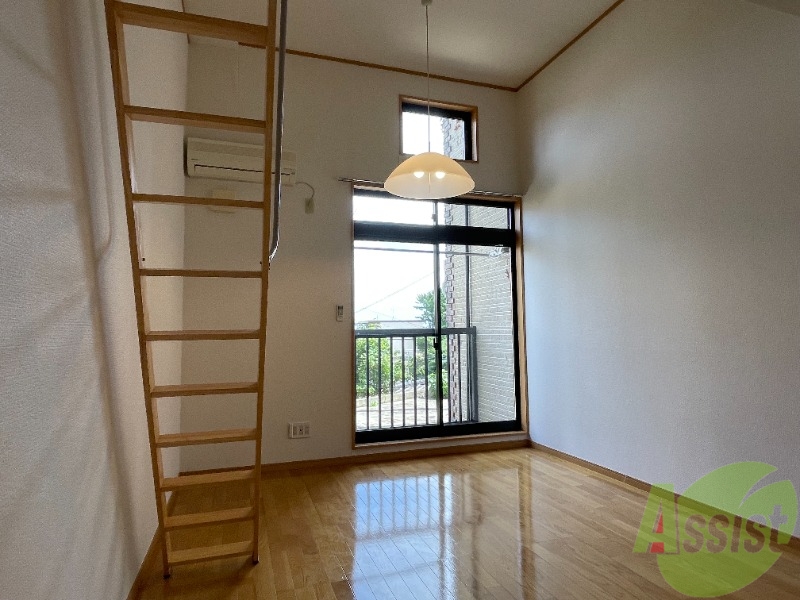 その他部屋・スペース　別角度から洋室を撮影しました。イメージを掴んでください。