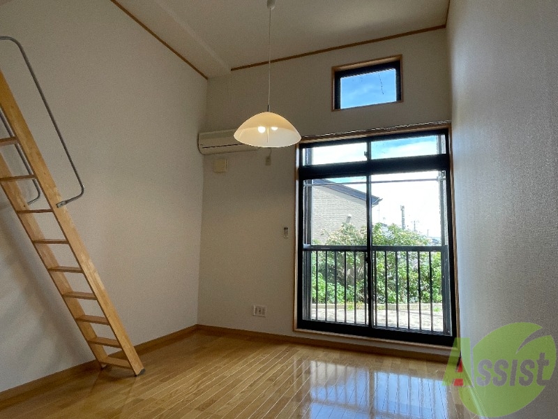 居室・リビング　１Ｋなので寝室とリビングは同室になります。