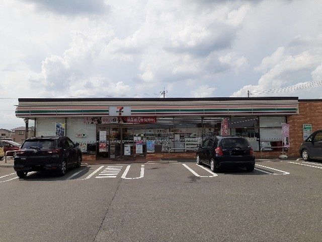 コンビニ　セブンイレブン群馬赤堀南店（コンビニ）まで400m