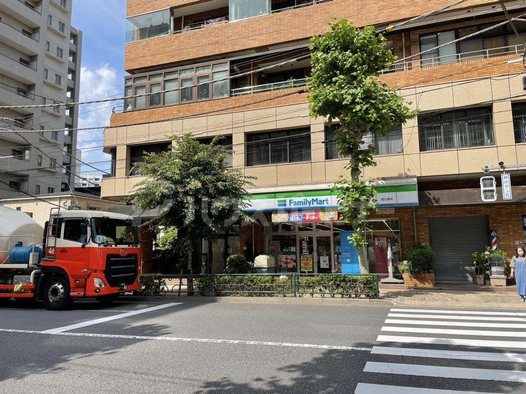 コンビニ　ファミリーマート　南大塚店（コンビニ）まで210m