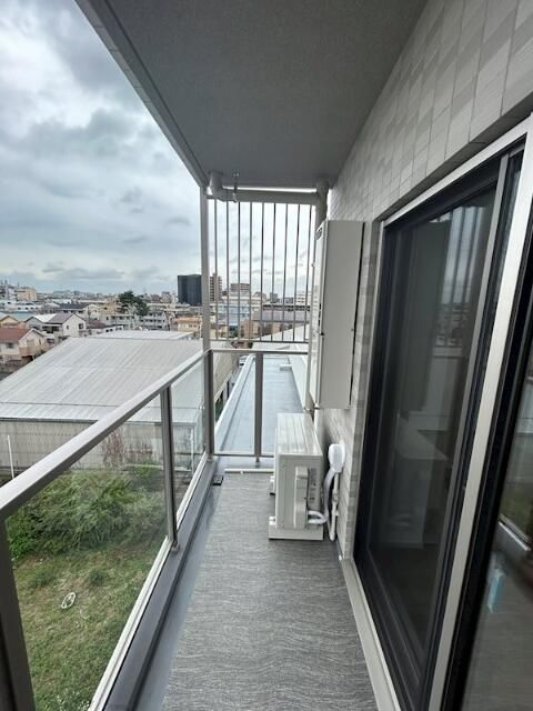 バルコニー　バルコニー付！お天気のいい日は洗濯物も気持ちよく干せますね！