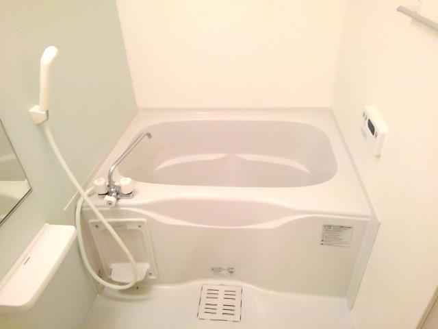 バス・シャワールーム　浴室乾燥機、追い焚き付の浴室♪