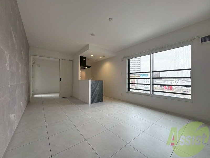 居室・リビング　エアコン付きで快適なリビングになっております！