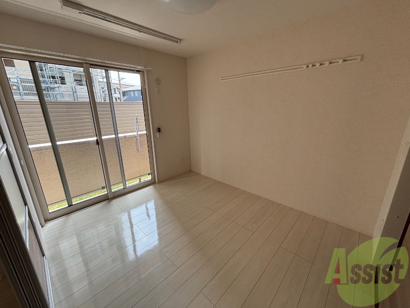 その他部屋・スペース　こちらは５．２帖の寝室になりそうなお部屋です。