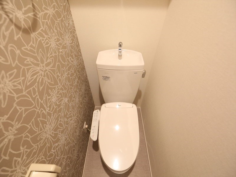 トイレ　温水洗浄暖房便座付トイレ