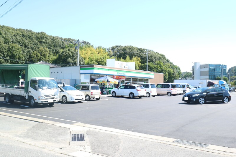 コンビニ　ファミリーマート　マスカット球場前店（コンビニ）まで629m