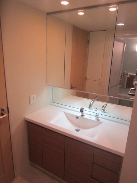 洗面設備　★便利な洗面台です★