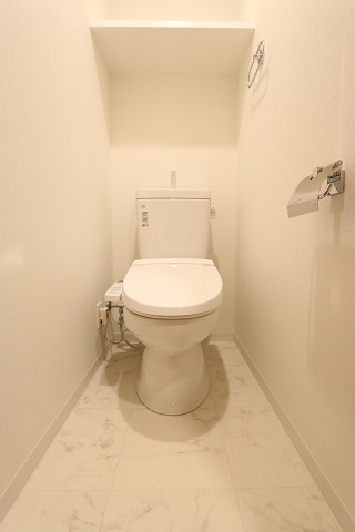 トイレ　嬉しい温水洗浄便座です