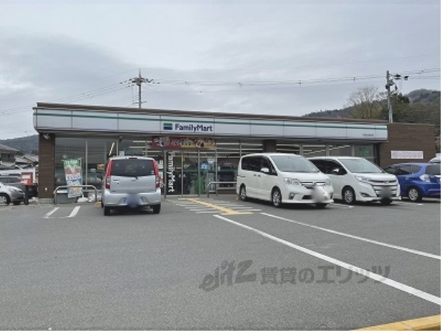 コンビニ　ファミリーマート奈良白毫寺店（コンビニ）まで260m