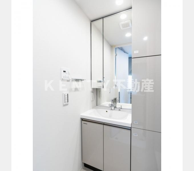 洗面設備　コンパクトで使いやすい洗面所