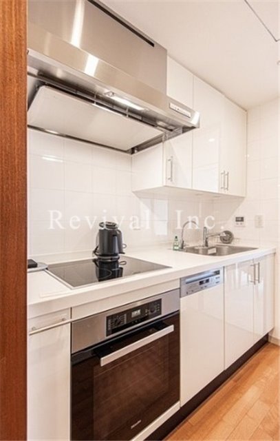 キッチン　設備充実の独立型キッチンでございます