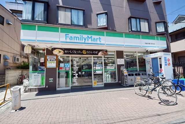 コンビニ　ファミリーマート（コンビニ）まで450m