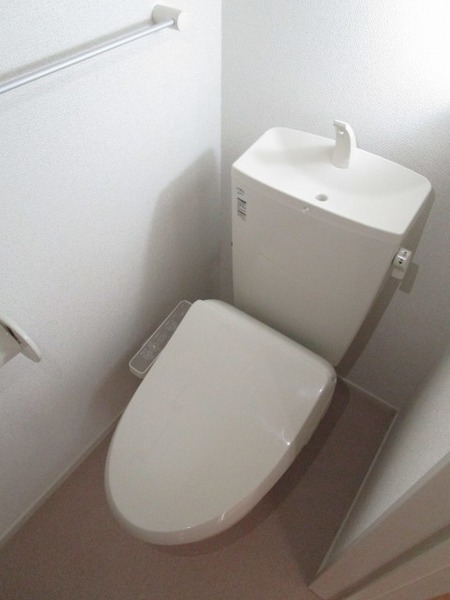 トイレ　温水洗浄便座