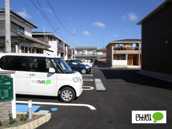 駐車場　駐車場