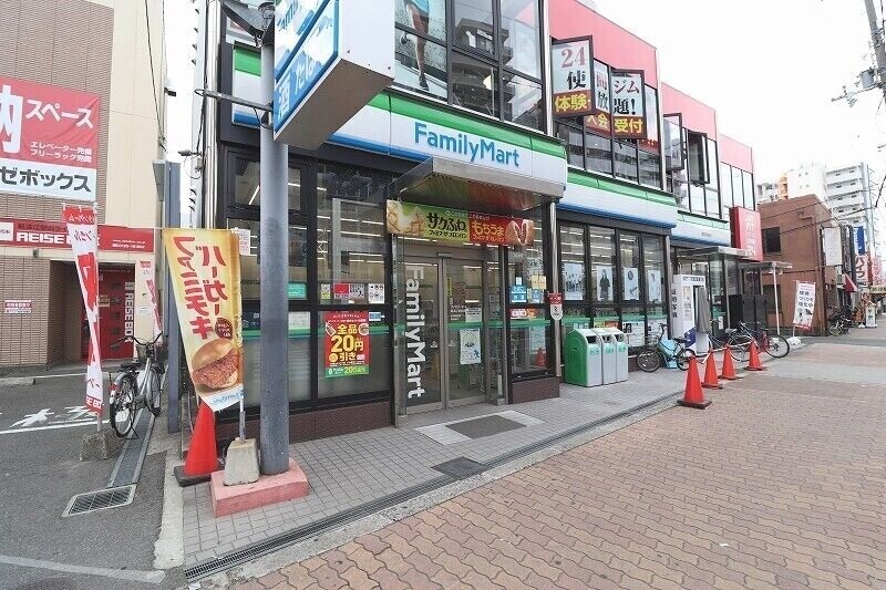 コンビニ　ファミリーマート新深江駅前店（コンビニ）まで107m