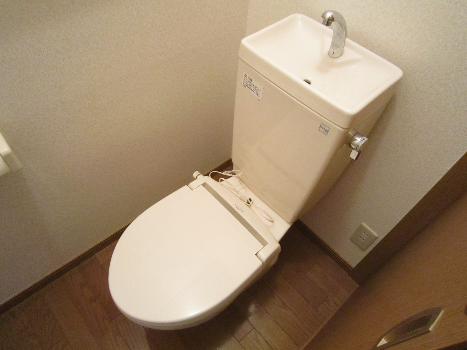 トイレ　ウォームレット機能付き