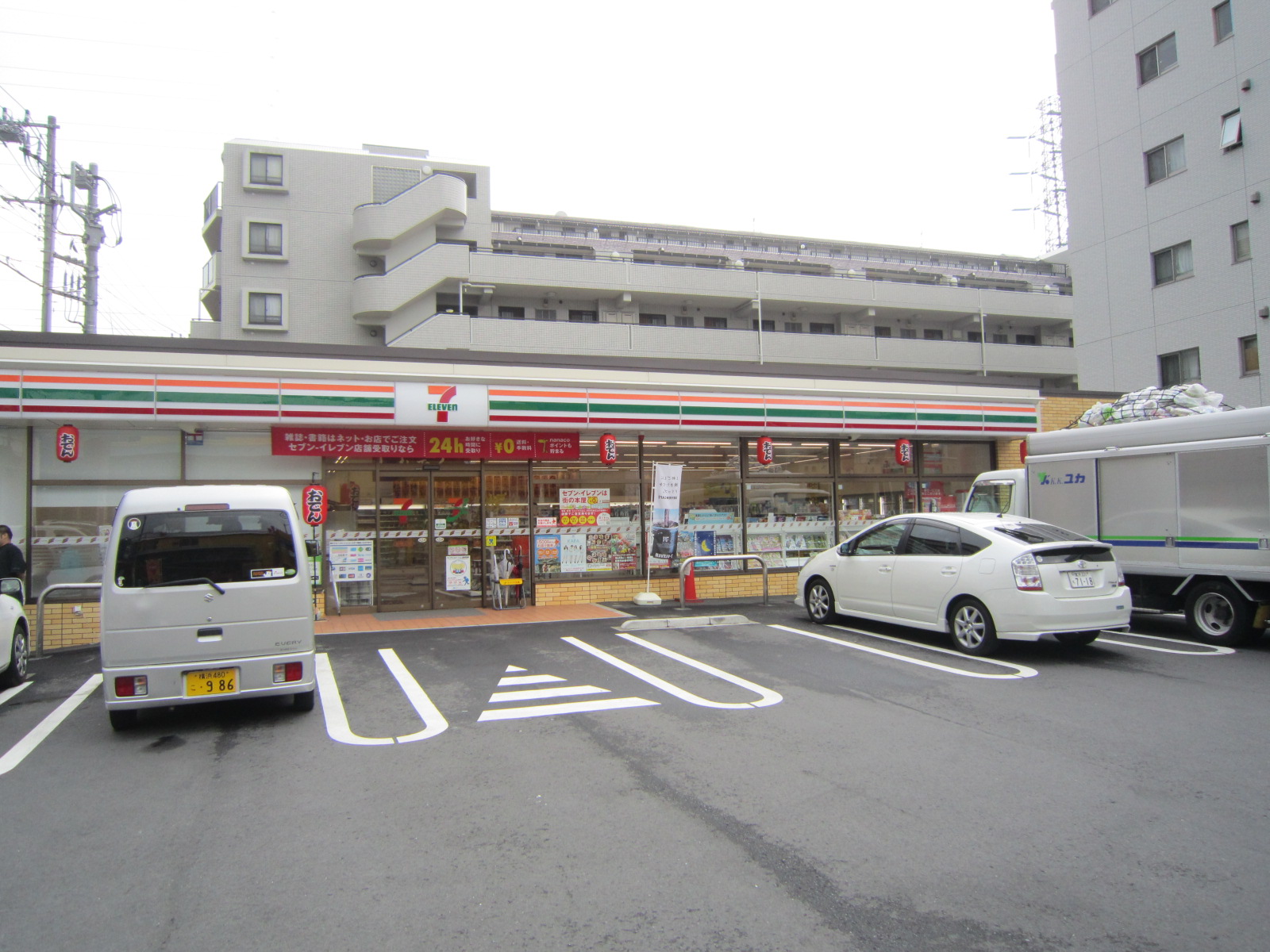 コンビニ　セブンイレブン横浜樽町4丁目店（コンビニ）まで438m