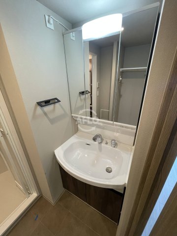 洗面設備　Louis Residence弁天町　独立洗面台