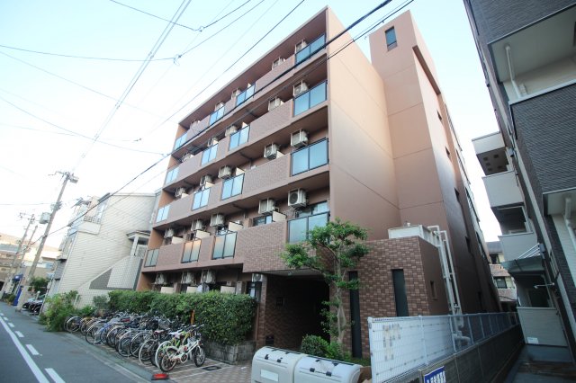 建物外観　鉄筋コンクリート造５階建て