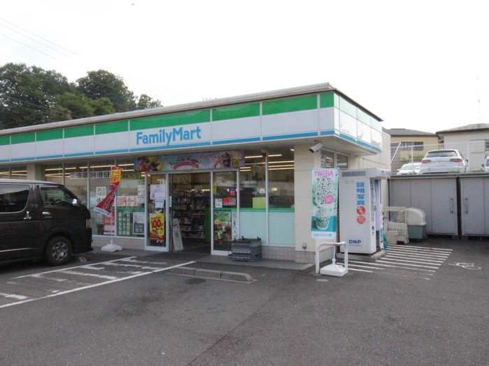 コンビニ　ファミリーマート十日市場（コンビニ）まで439m