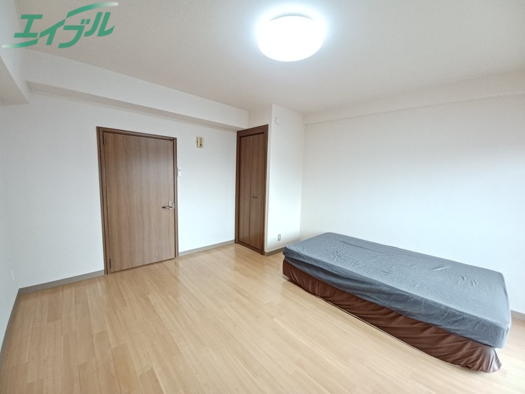 居室・リビング　同型別部屋写真