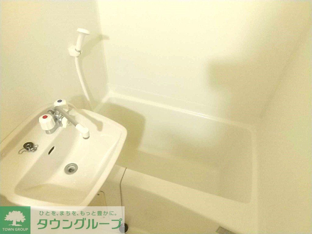 バス・シャワールーム　※設備・仕様は現況と異なる場合があります。