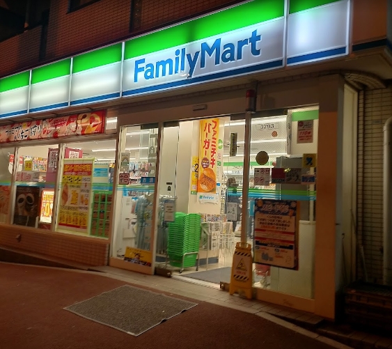 コンビニ　ファミリーマート滝野川五丁目店（コンビニ）まで119m