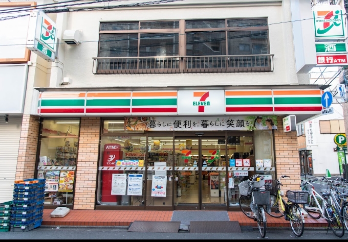 コンビニ　セブンイレブン北区滝野川6丁目店（コンビニ）まで389m