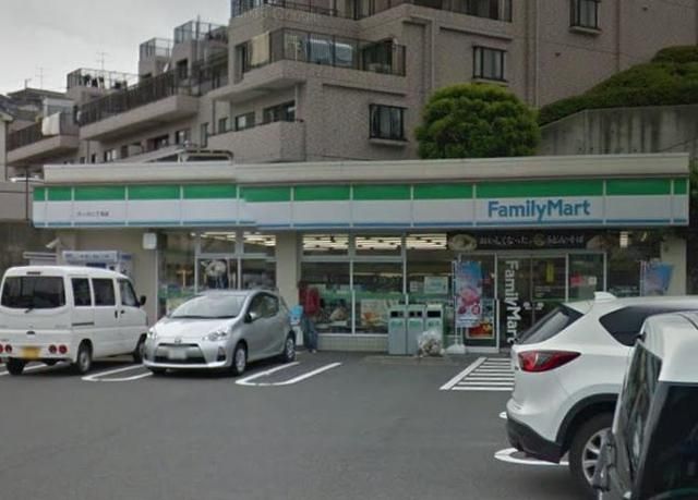 コンビニ　★★ファミリーマート（コンビニ）まで834m